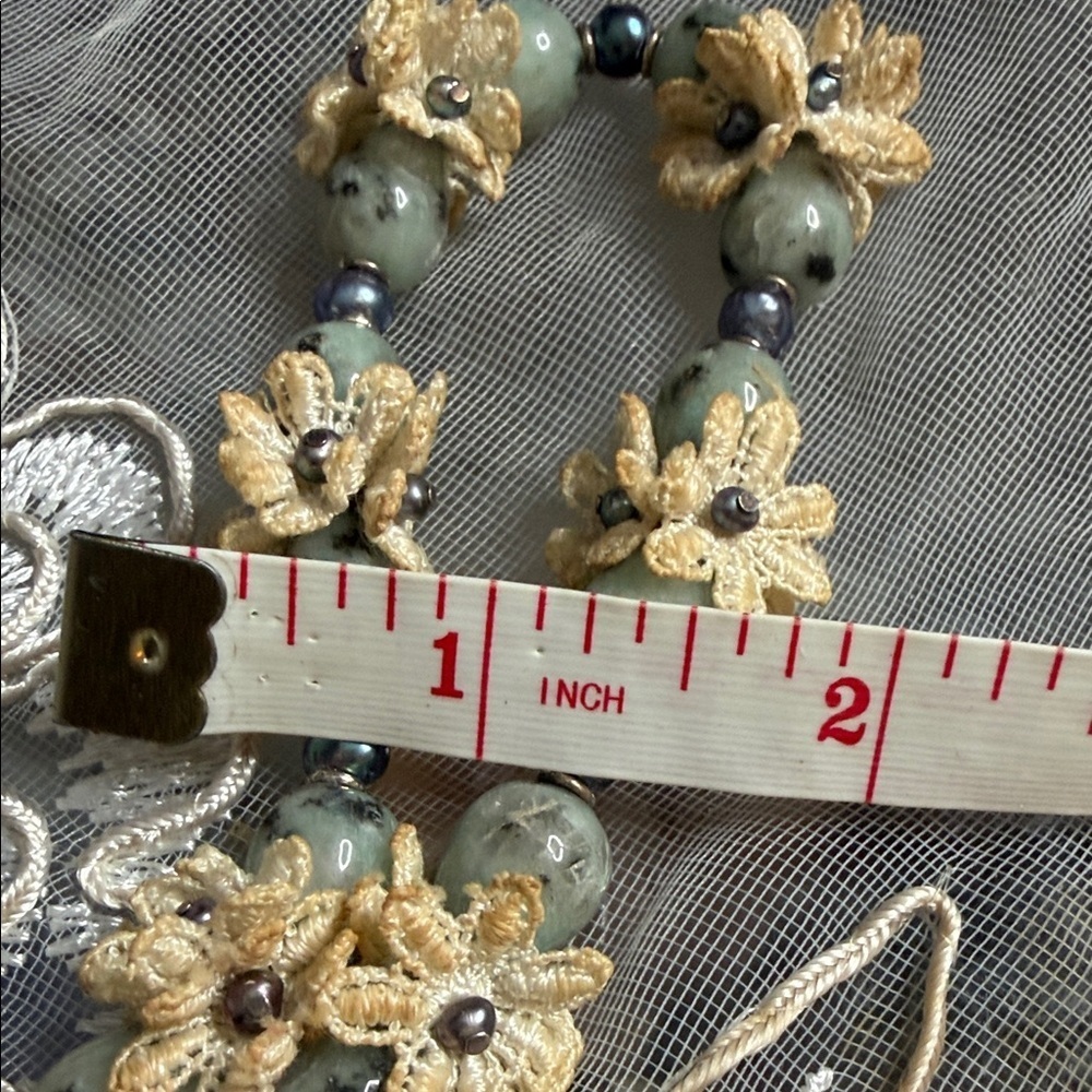 Floral Green and Gold Necklace - Picture 7 of 8